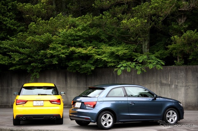 アウディ A1(右)とアウディ S1(左)
