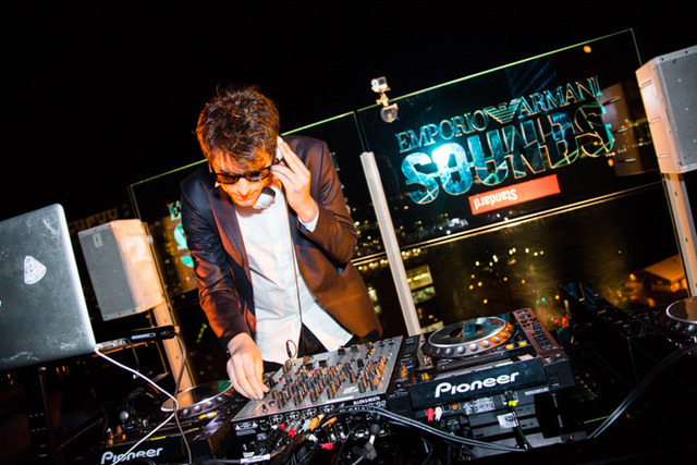 「ジョルジオ アルマーニ」がライブイベント「EMPORIO ARMANI SOUNDS」を気軽に楽しめるアプリをローンチ