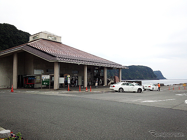 大島・岡田港(東京都大島町)