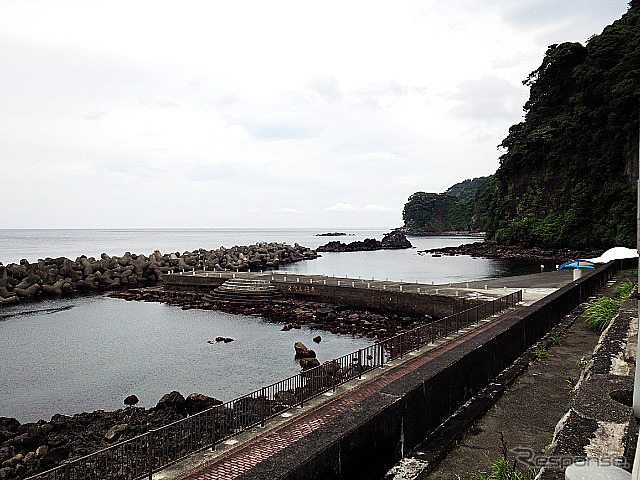東海汽船のジェット船が発着する大島・岡田港(東京都大島町)
