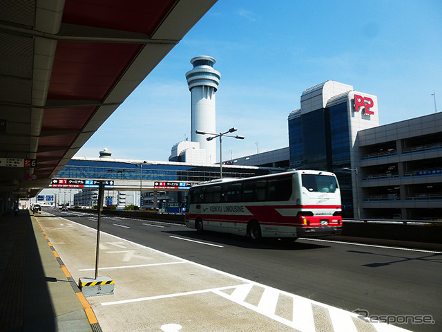 帰省や行楽で突発的な渋滞が発生する高速道路で、空港連絡バスやタクシーは、どう走る？