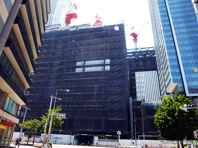 リニア中央新幹線地下ホーム設置予定地の直上に立つ(中央郵便局交差点から)