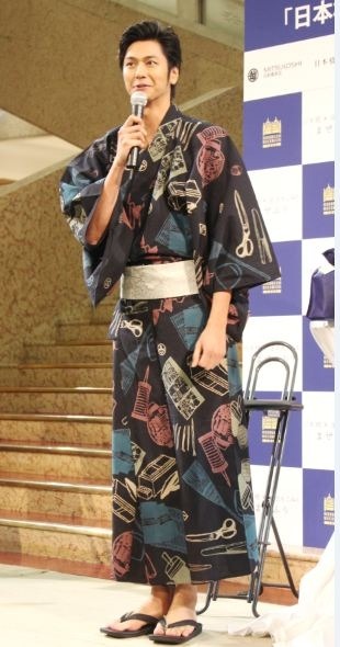 速水もこみちの全身ショット