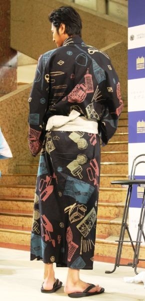 速水もこみちのバックショット