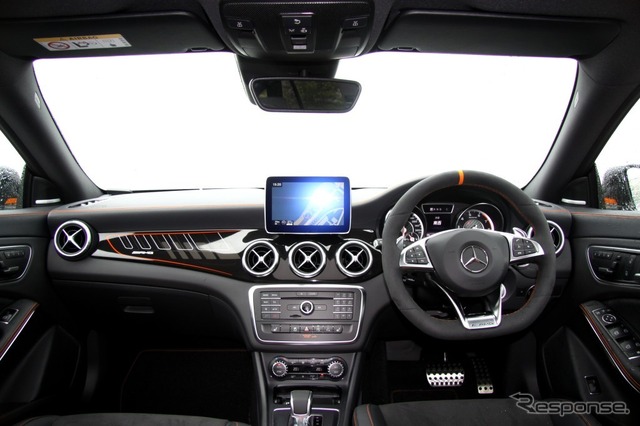 メルセデスAMG CLA45 4MATICシューティングブレークオレンジアートエディション