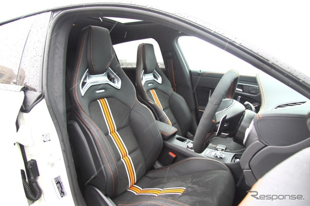 メルセデスAMG CLA45 4MATICシューティングブレークオレンジアートエディション