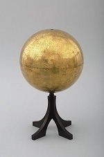 金の地球儀(C)gallica.bnf.fr / BnF