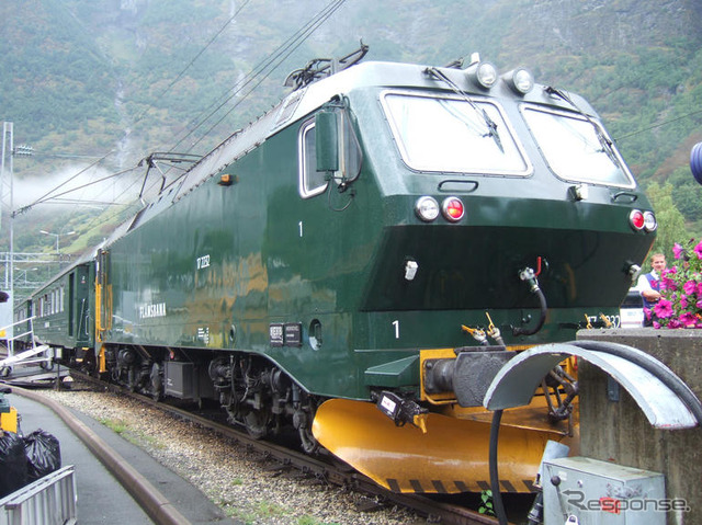 フィヨルド観光にはフロム鉄道---ノルウェー