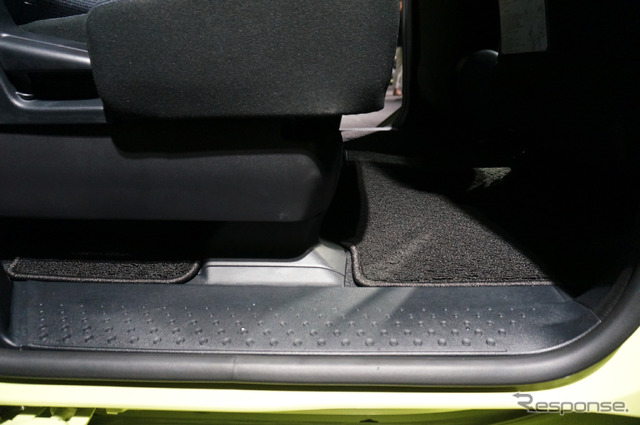 新型シエンタ タンブルシート