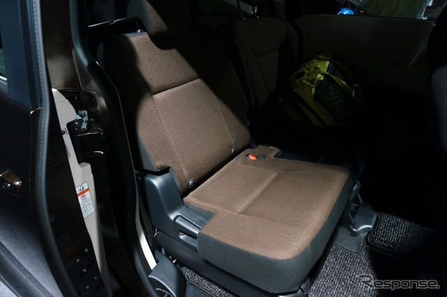 新型シエンタ タンブルシート