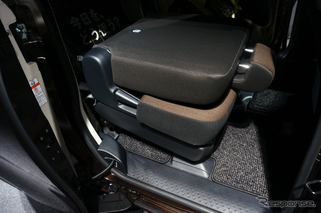 新型シエンタ タンブルシート