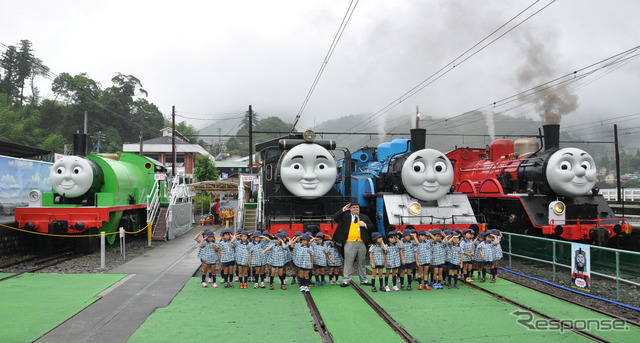 千頭駅構内ではパーシー、ヒロ、トーマス、ジェームスの4台並びが実現した