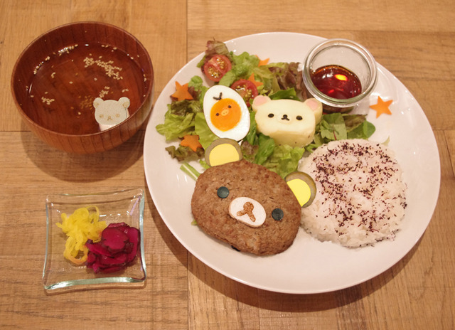 表参道店「リラックマなかよしハンバーグ定食」 (C)2015 San-X Co., Ltd. All Rights Reserved.