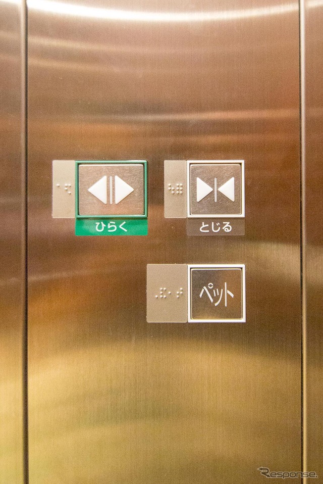 なんとエレベーターに「ペット」ボタン!