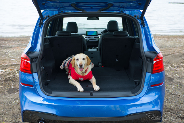 BMW 2シリーズ グランツアラー で愛犬と共に