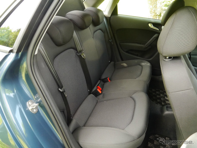 アウディ A1スポーツバック 1.0 TFSI