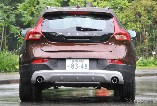 ボルボ V40クロスカントリー D4 SE