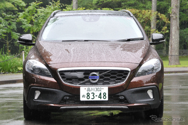 ボルボ V40クロスカントリー D4 SE