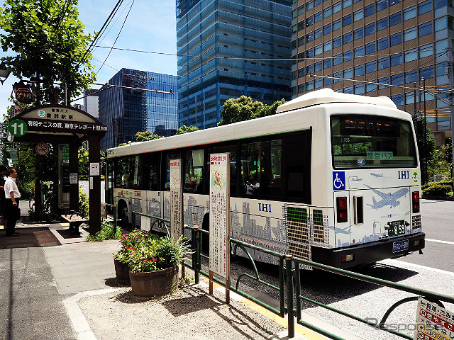 豊洲駅前にて