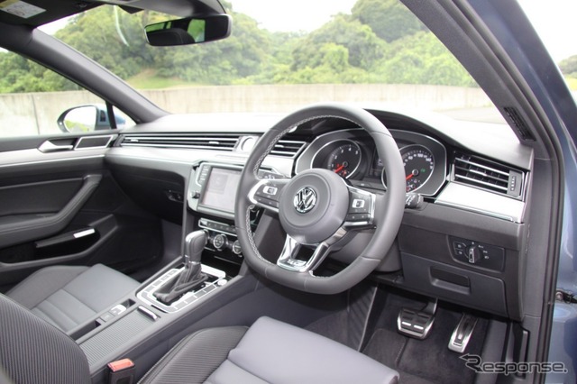 VW パサートヴァリアント R-Line