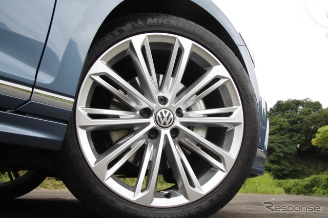 VW パサートヴァリアント R-Line