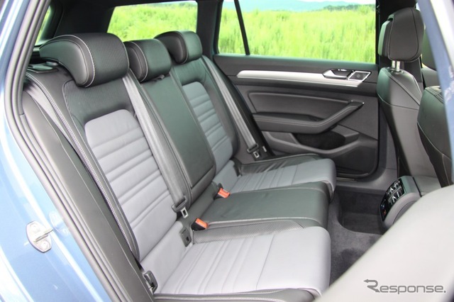 VW パサートヴァリアント R-Line