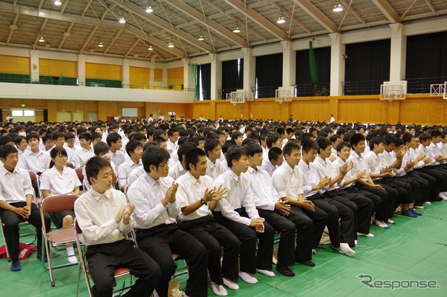 マツダ ロードスター 山本修弘主査が母校、高知県立高知工業高等学校で講演