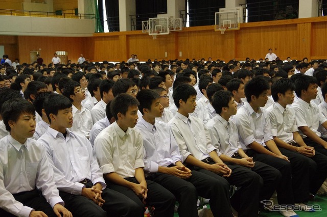 マツダ ロードスター 山本修弘主査が母校、高知県立高知工業高等学校で講演