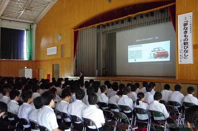 マツダ ロードスター 山本修弘主査が母校、高知県立高知工業高等学校で講演