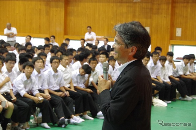 マツダ ロードスター 山本修弘主査が母校、高知県立高知工業高等学校で講演