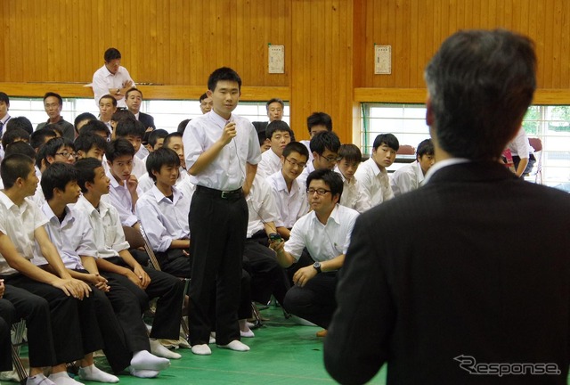 マツダ ロードスター 山本修弘主査が母校、高知県立高知工業高等学校で講演