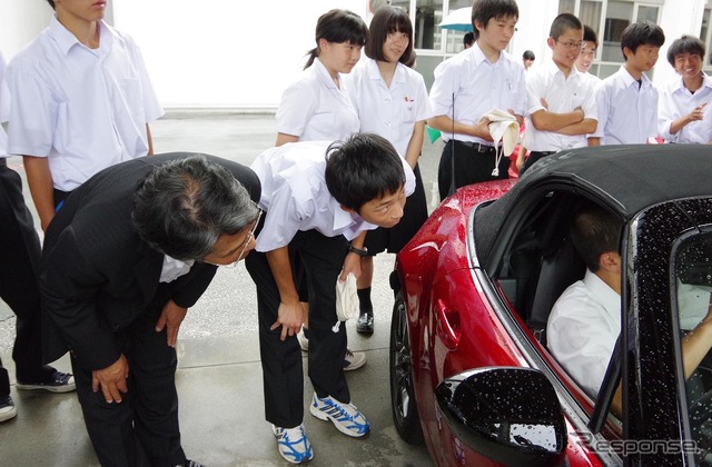 マツダ ロードスター 山本修弘主査が母校、高知県立高知工業高等学校で講演