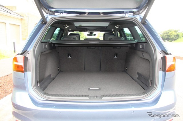VW パサートヴァリアント R-Line