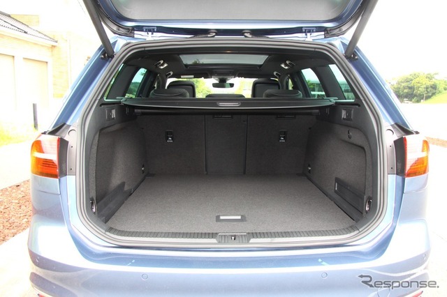 VW パサートヴァリアント R-Line