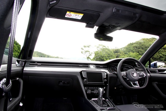 VW パサートヴァリアント R-Line