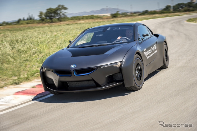 BMW i8 の燃料電池プロトタイプ車