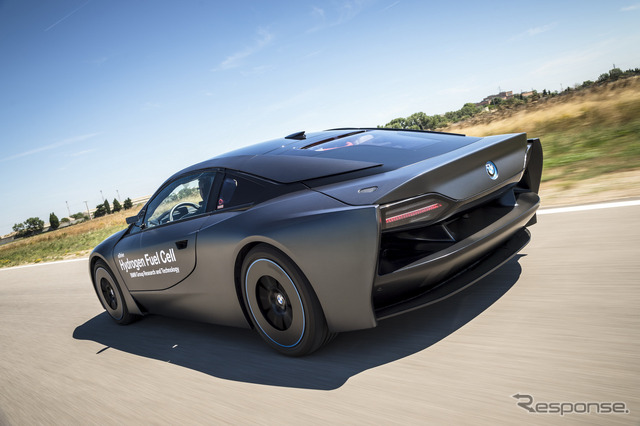 BMW i8 の燃料電池プロトタイプ車