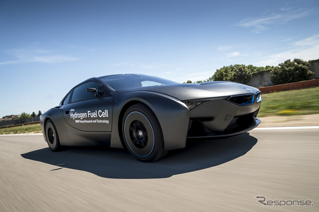BMW i8 の燃料電池プロトタイプ車