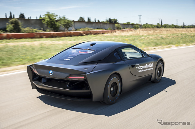 BMW i8 の燃料電池プロトタイプ車