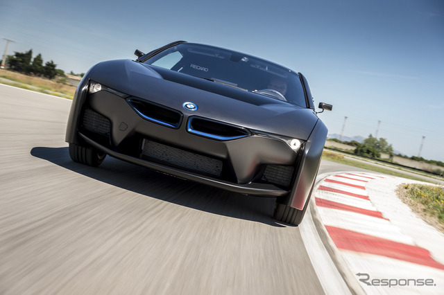 BMW i8 の燃料電池プロトタイプ車
