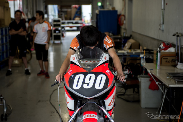 au & テルル・Kohara RT(鈴鹿8耐・第2回公開合同テスト)