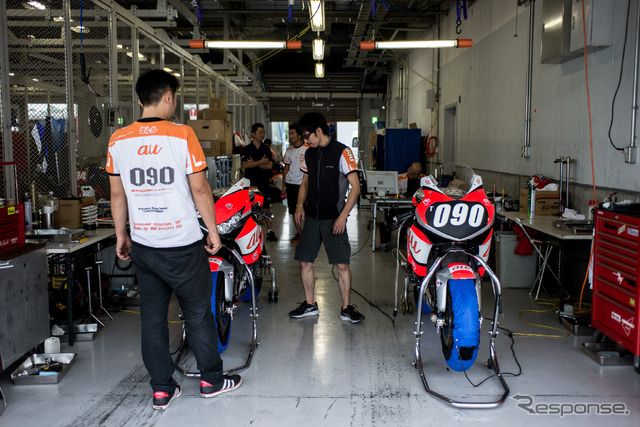 au & テルル・Kohara RT(鈴鹿8耐・第2回公開合同テスト)