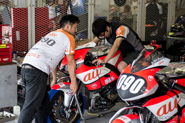au & テルル・Kohara RT(鈴鹿8耐・第2回公開合同テスト)