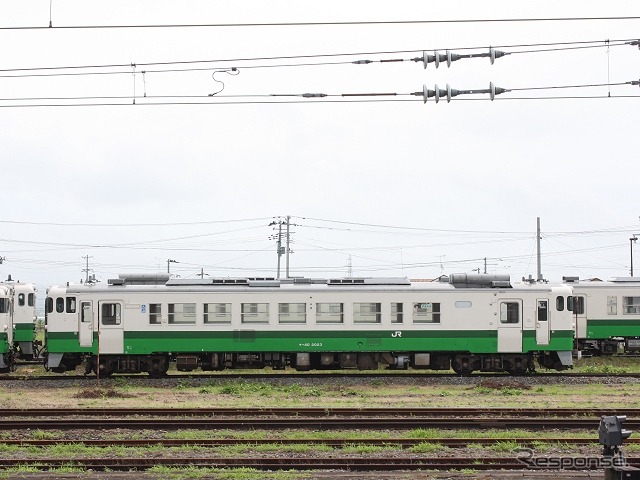 JR東日本は東北・新潟地区で運用してきたキハ40系19両をミャンマーに譲渡する。写真は引退後も小牛田運輸区に留置されている陸羽東線・石巻線のキハ40形。