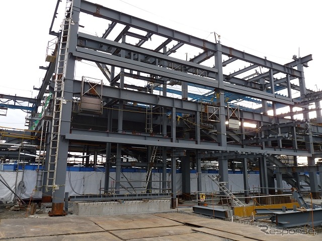 石岡駅の新しい橋上駅舎（2015年3月）。9月5日から使用を開始する。