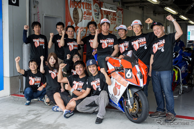 【鈴鹿8耐】唯一のKTMで参戦、HOOTERS旋風が巻き起こる！？［動画］