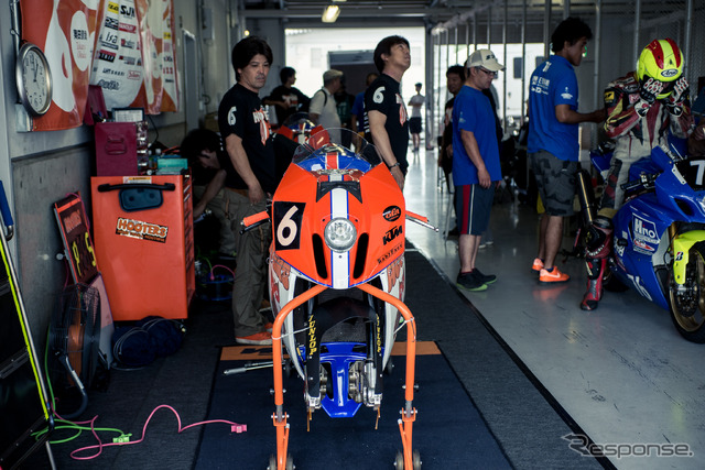【鈴鹿8耐】唯一のKTMで参戦、HOOTERS旋風が巻き起こる！？［動画］