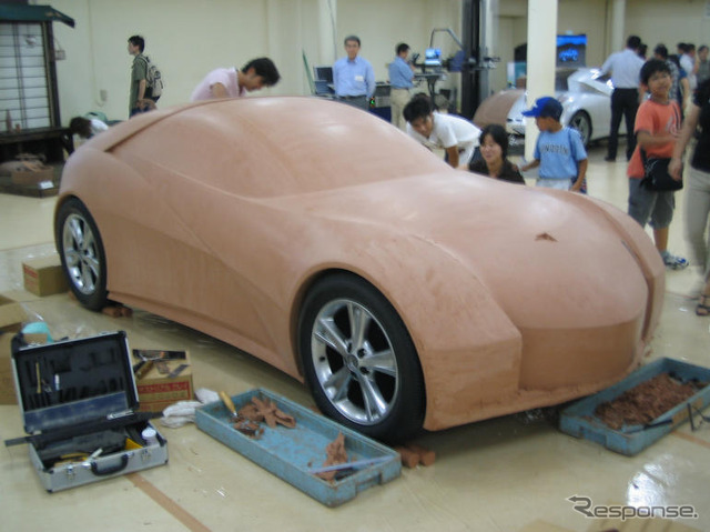 クレイモデルエキシビジョン2006…デザインの現場を学生が体験