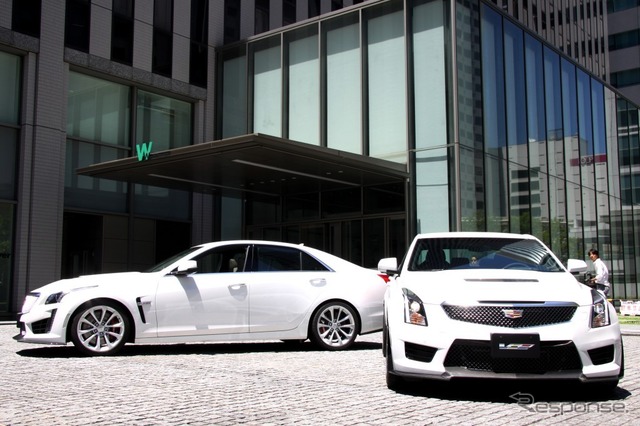 キャデラック CTS-V(左)とATS-V(右)