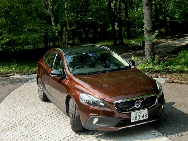 ボルボ V40クロスカントリー D4 SE